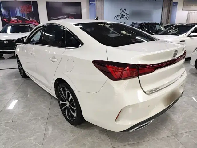 Changan Eado — Фото автомобиля 4