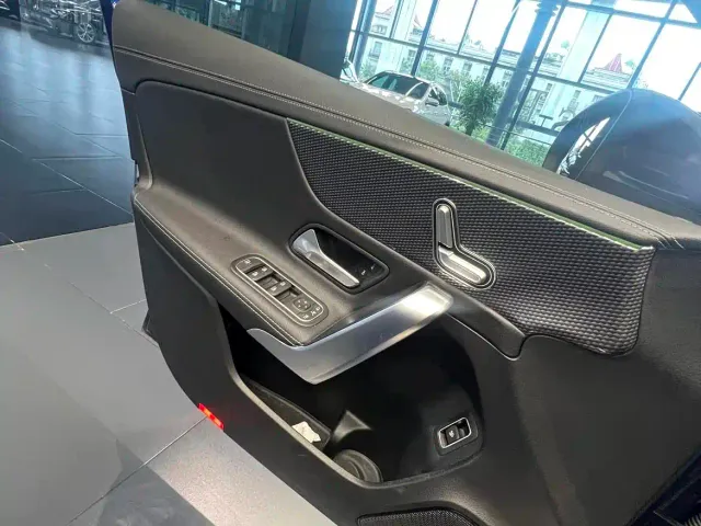 Mercedes-Benz C-Class — Фото автомобиля 2
