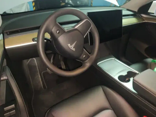 Tesla Model Y — Фото автомобиля 2