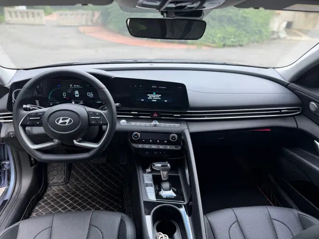 Hyundai Elantra — Фото автомобиля 18
