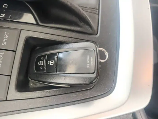 Toyota RAV4 — Фото автомобиля 8