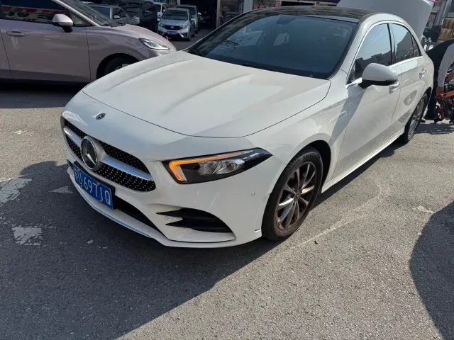 Фотография автомобиля — Mercedes-Benz A-Class
