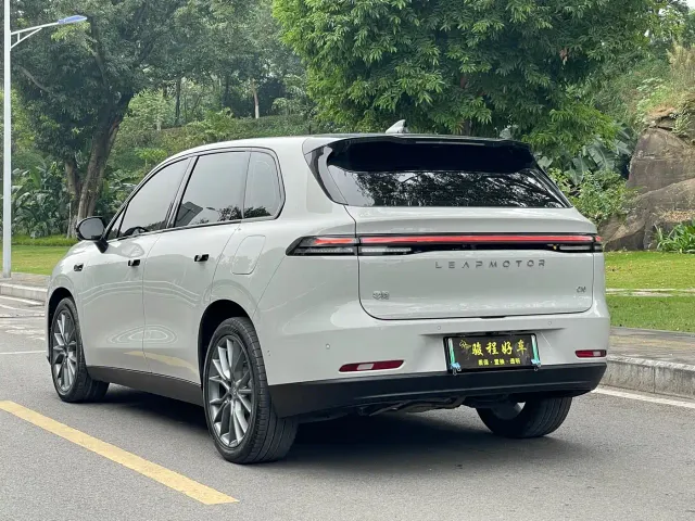 Leapmotor C10 — Фото автомобиля 6