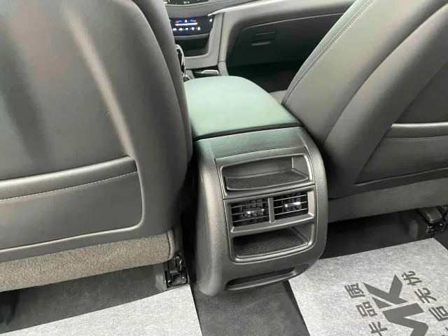 Cadillac XT5 — Фото автомобиля 14