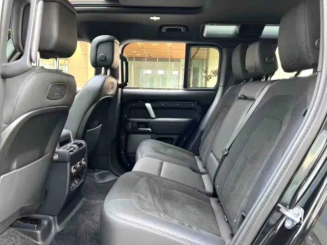 Land Rover Defender — Фото автомобиля 4