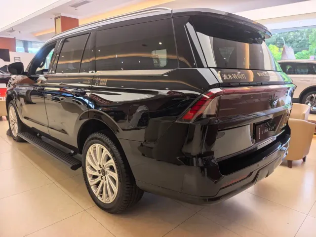 Lincoln Navigator — Фото автомобиля 13