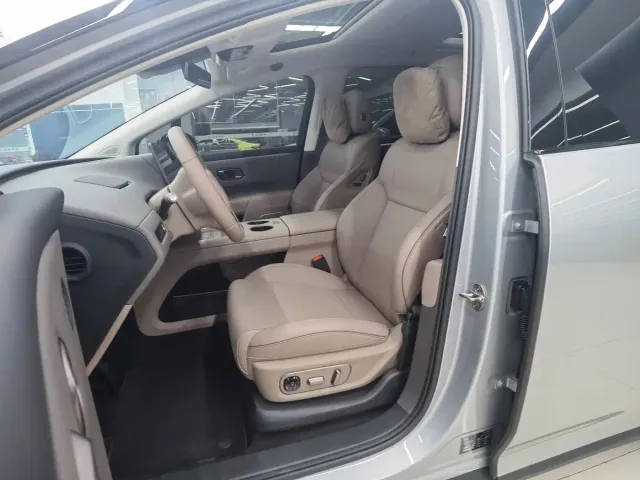 Li Auto i8 — Фото автомобиля 6