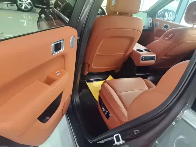 Li Auto L8 — Фото автомобиля 16