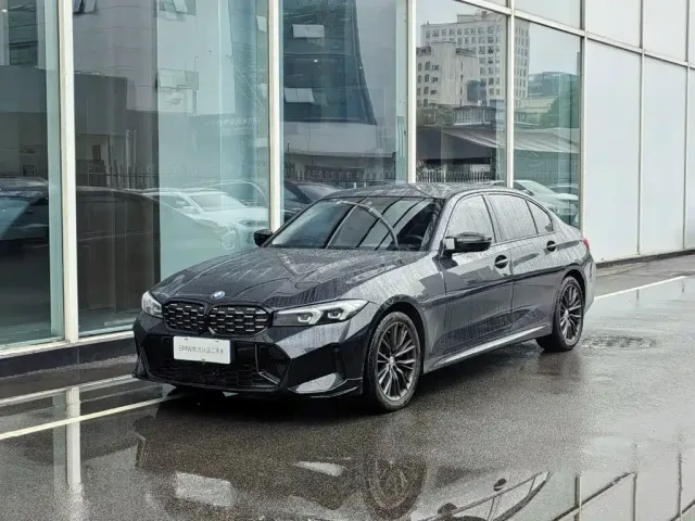 Фотография автомобиля — BMW 3 Series