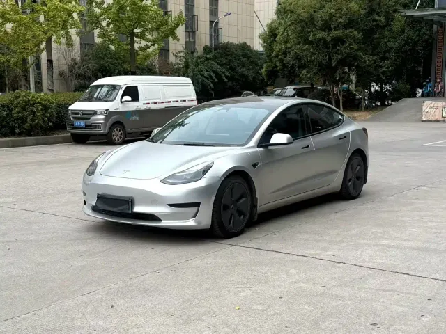 Фотография автомобиля — Tesla Model 3
