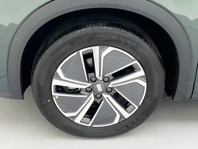Geely Galaxy Starship 7 EM-i — Фото автомобиля 9