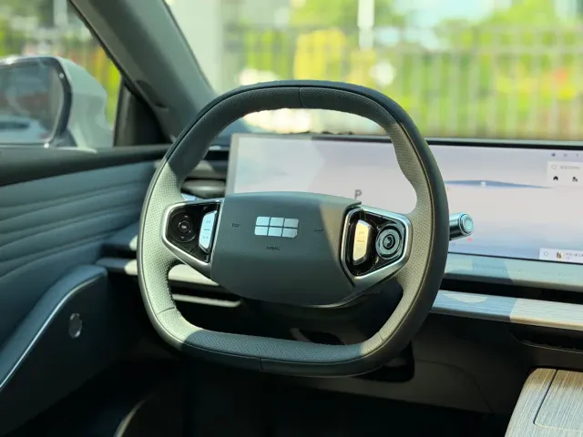 Geely Galaxy E8 — Фото автомобиля 13