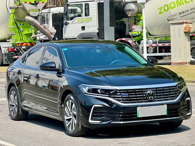 Volkswagen Passat — Фото автомобиля 3