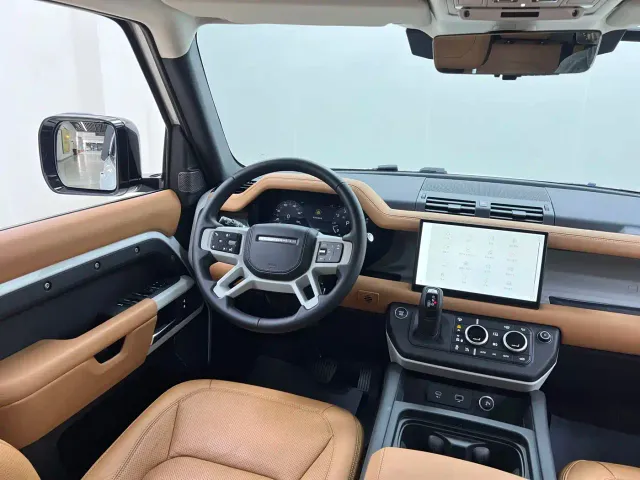 Land Rover Defender — Фото автомобиля 13