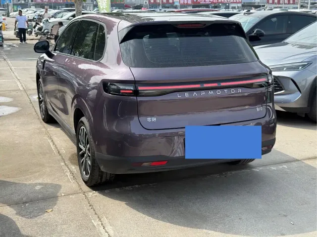 Leapmotor B10 — Фото автомобиля 6