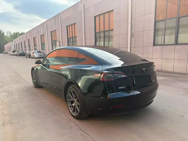 Tesla Model 3 — Фото автомобиля 6