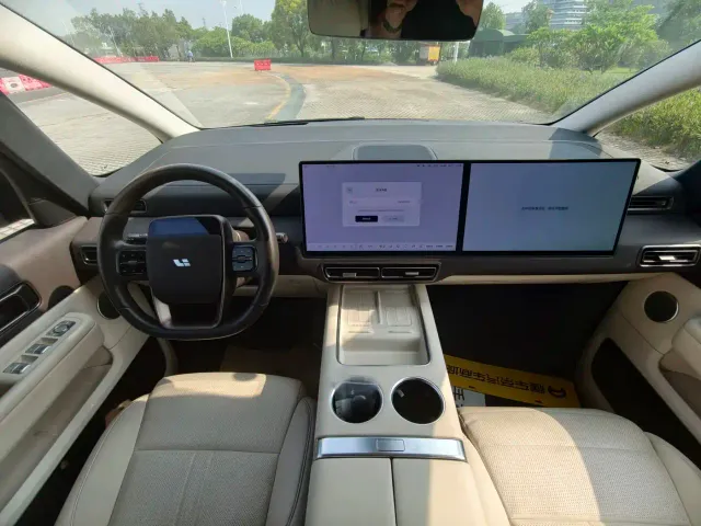 Li Auto MEGA — Фото автомобиля 7
