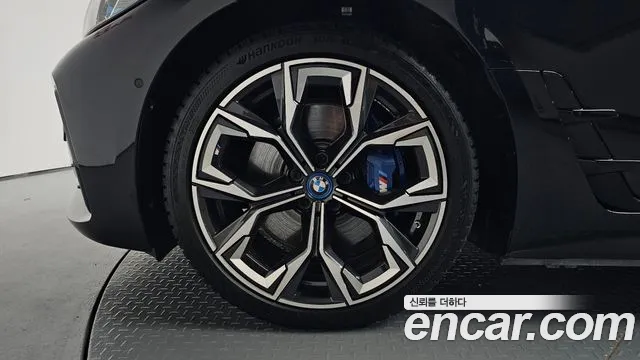 Фотография автомобиля — BMW i4