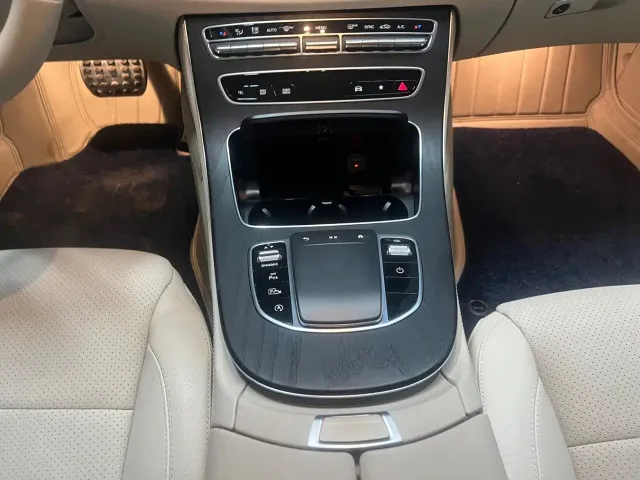 Mercedes-Benz E-Class — Фото автомобиля 8
