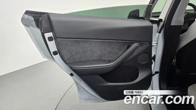 Tesla Model Y — Фото автомобиля 14