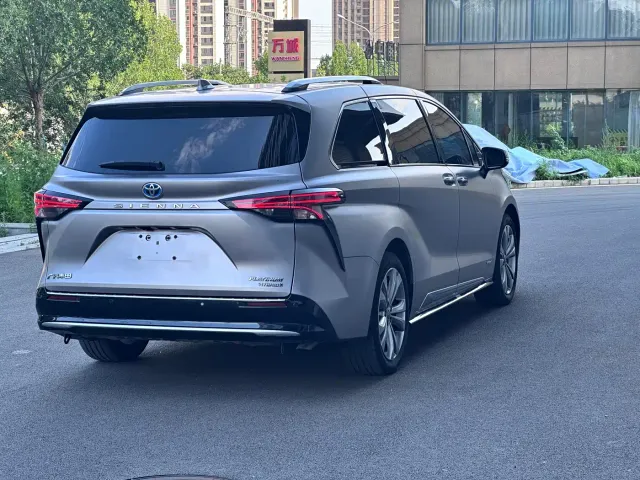 Toyota Sienna — Фото автомобиля 12