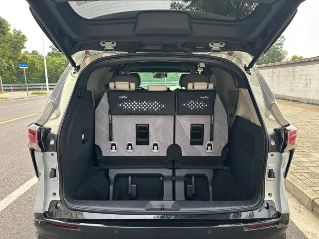 Toyota Sienna — Фото автомобиля 12