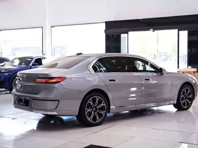 BMW 7 Series — Фото автомобиля 18