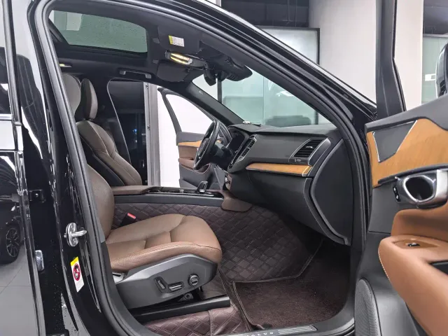 Volvo XC90 — Фото автомобиля 6