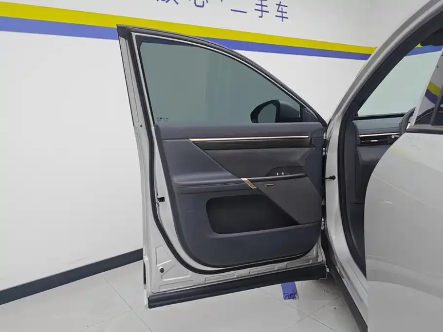 Dongfeng Yipai eπ008 2024 636Max Pure Electric 6-Seater — Фото автомобиля 7