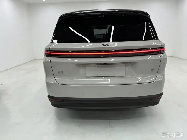 Li Auto i8 — Фото автомобиля 4