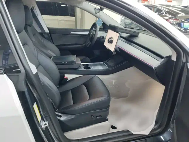 Tesla Model Y — Фото автомобиля 24