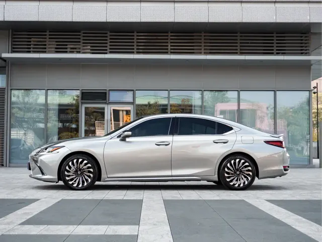 Lexus ES — Фото автомобиля 4
