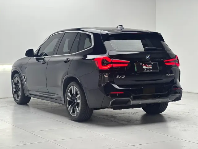 BMW iX3 — Фото автомобиля 4