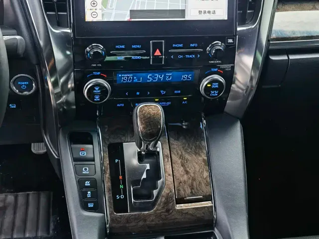 Toyota Vellfire — Фото автомобиля 8