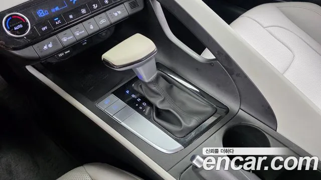 Hyundai Avante CN7 — Фото автомобиля 9