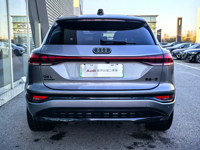 Audi Q6L e-tron — Фото автомобиля 6