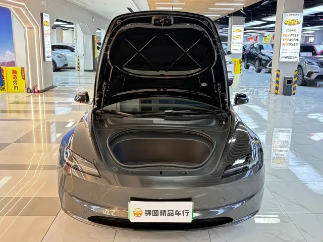 Tesla Model 3 — Фото автомобиля 21
