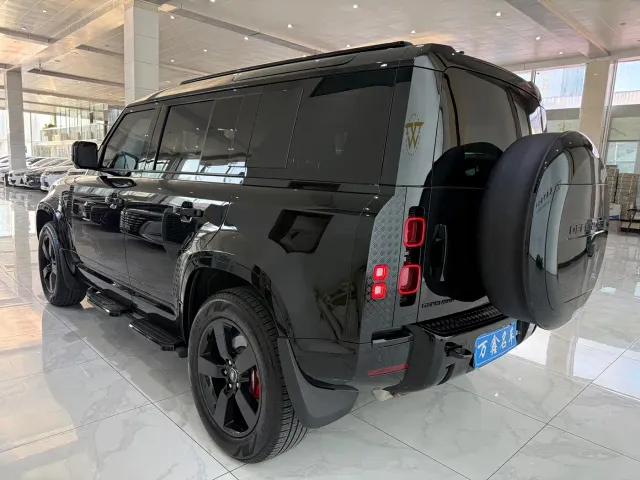 Land Rover Defender — Фото автомобиля 19