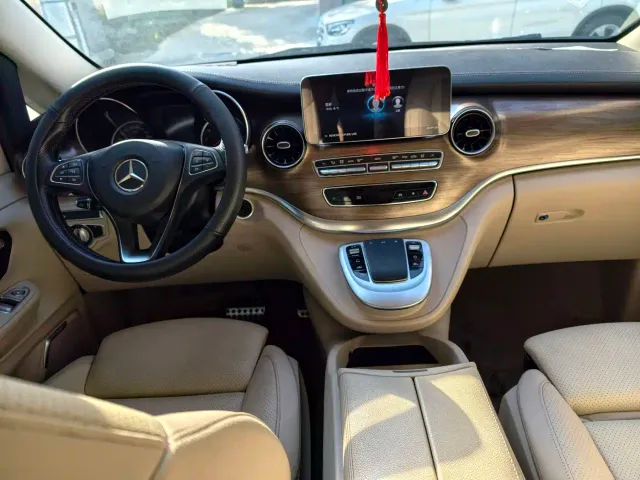 Mercedes-Benz V-Class — Фото автомобиля 28