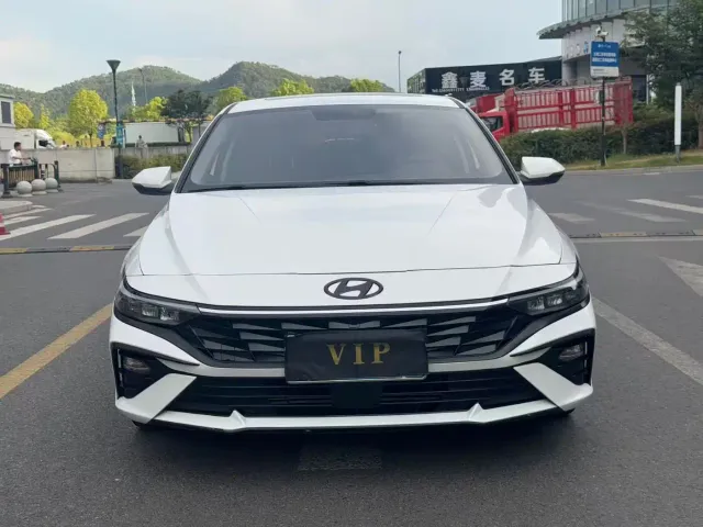 Hyundai Elantra — Фото автомобиля 2