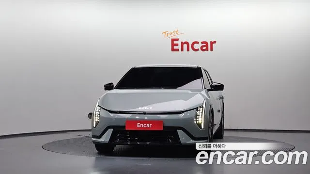 Kia EV4 — Фото автомобиля 3