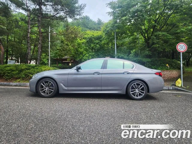 BMW 5-Series — Фото автомобиля 11