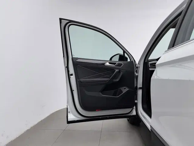 Volkswagen Tiguan L — Фото автомобиля 8