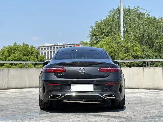 Mercedes-Benz E-Class — Фото автомобиля 11