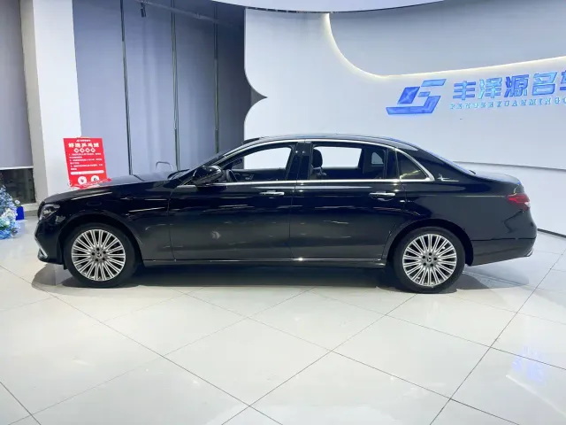 Mercedes-Benz E-Class — Фото автомобиля 3