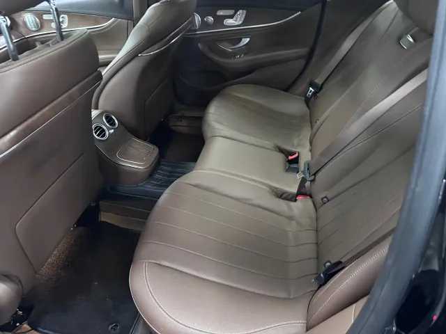 Mercedes-Benz E-Class — Фото автомобиля 4