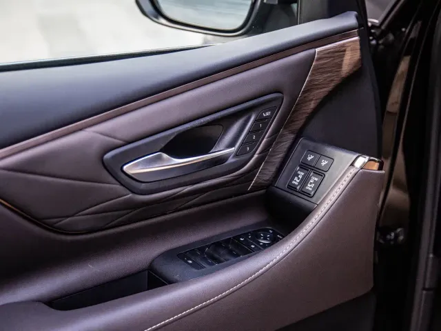Toyota Alphard — Фото автомобиля 6