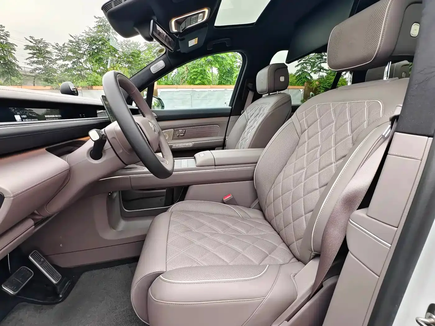 NIO NIO ES8 2025 Model 6-Seat Executive Luxury Edition — Фото автомобиля 12