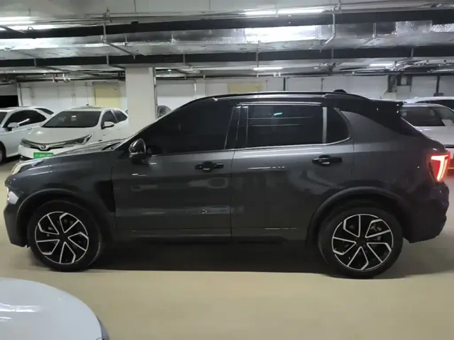 Lynk & Co 01 — Фото автомобиля 5