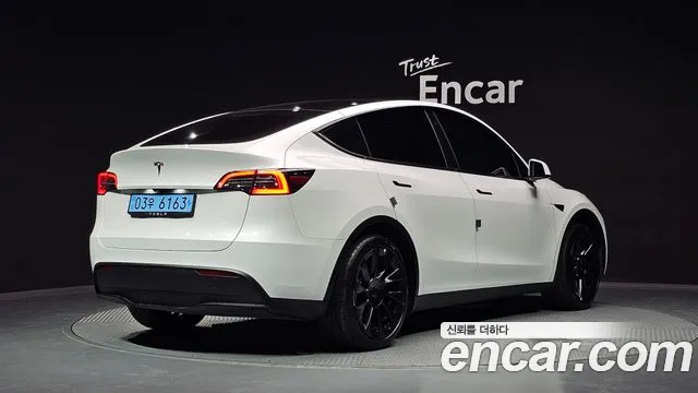 Tesla Model Y — Фото автомобиля 2